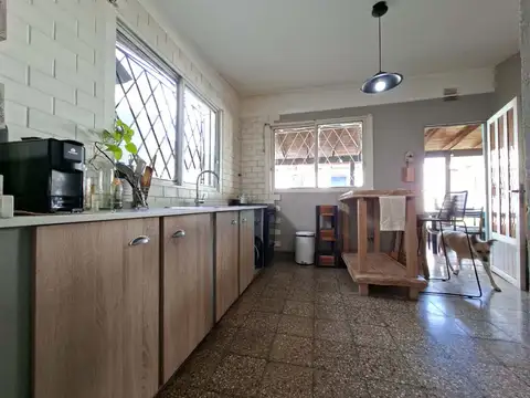 Casa en Venta con 3 cocheras