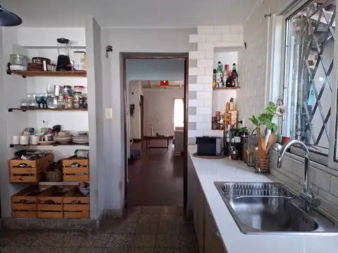 Casa 5 ambientes con 2 baños