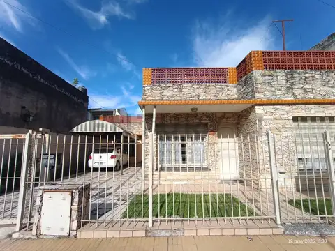 VENTA CASA 3 AMBIENTES CASTELAR NORTE