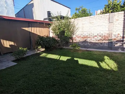 Casa 7 ambientes con 1 baño