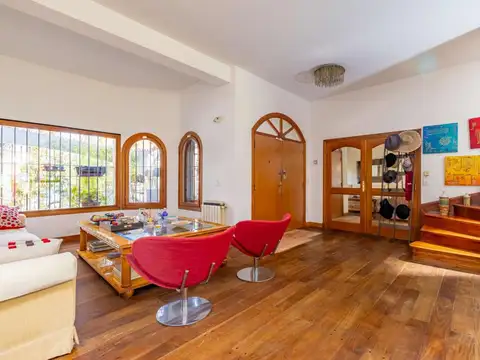 Casa 5 ambientes con 3 baños