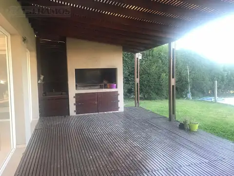 Casa 4 ambientes con 3 baños