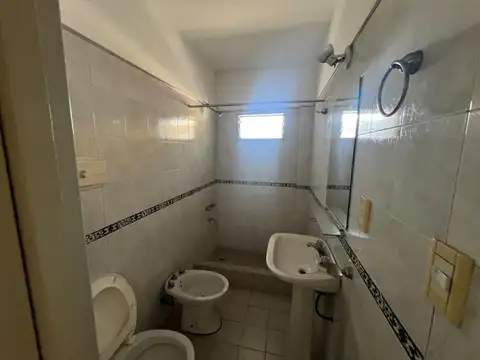 Depto Tipo Casa en Alquiler en Sarandí, $ 650.000