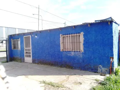 Casa 2 ambientes con 1 baño