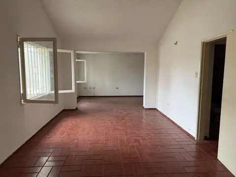 Casa 5 ambientes con 1 baño