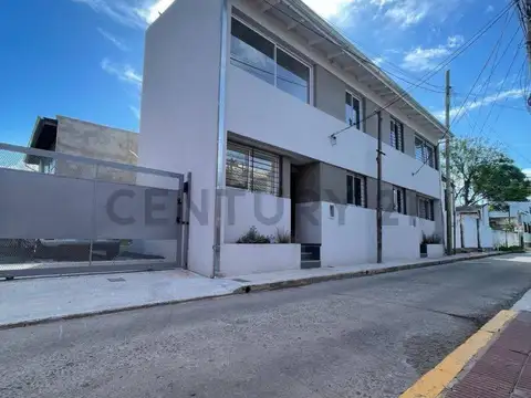 Dúplex 2 ambientes con jardín y cochera. A ESTRENAR 