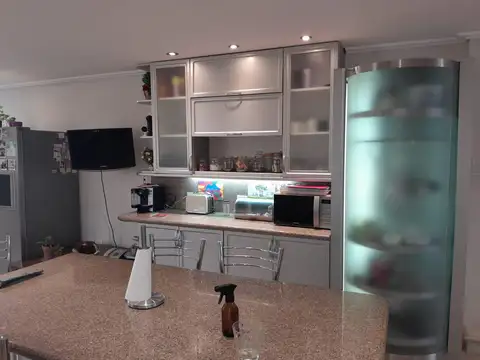 Casa 5 ambientes con 4 baños