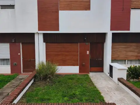 VENTA DEPARTAMENTO TIPO DUPLEX 3 DORM PATIO TANDIL