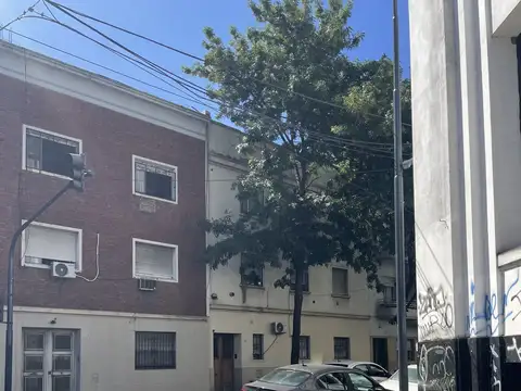 OPORTUNIDAD  AMPLIO DEP. DE 3 AMB C/ ESCRITORIO A REFACCIONAR,