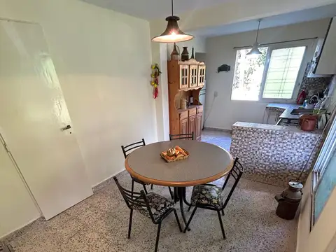Casa en Venta sobre dos lotes de 1.000 m² cada uno (total 2.000 m²) — Barrio Parque Exaltación — Apto Crédito