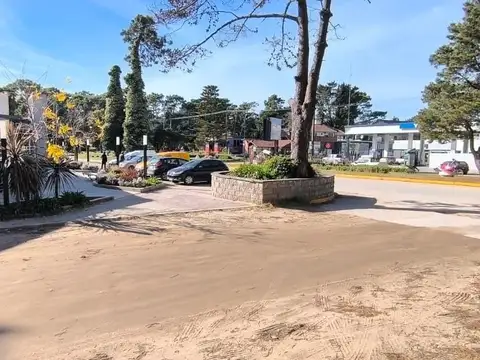IMPORTANTE ESQUINA EN ALQUILER, 3 LOCALES COMERCIALES EN BLOCK O INDIVIDUALMENTE