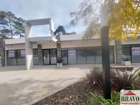 IMPORTANTE ESQUINA EN ALQUILER, 3 LOCALES COMERCIALES EN BLOCK O INDIVIDUALMENTE