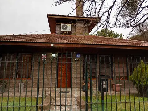Casa en Venta con 2 cocheras