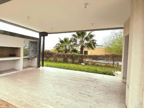 Casa 3 ambientes con 2 baños