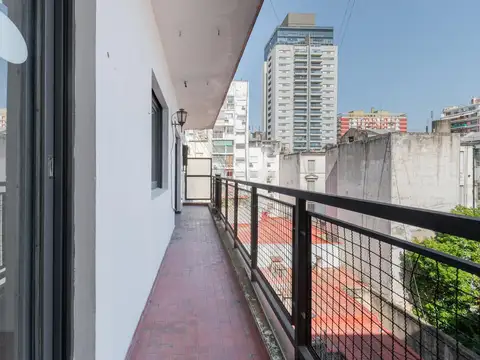 DEPARTAMENTO 3 AMBIENTES VENTA BALVANERA BALCON CORRIDO A RECICLAR APTO CREDITO