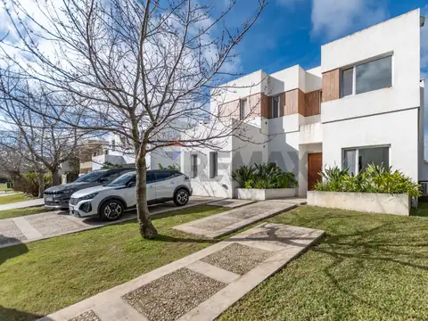 Casa en Venta Lote Interno Barrio Los Alisos