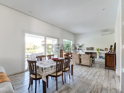Casa 6 ambientes con 4 baños