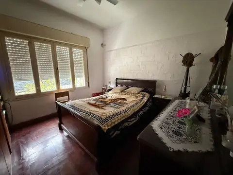 Casa 6 ambientes con 2 baños