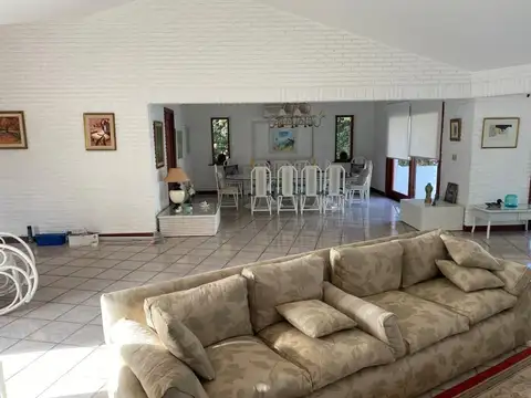 Casa en Alquiler Temporal en Playa Mansa, USD 1.850