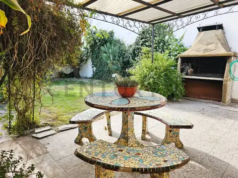 Casa en Venta en Ensenada de dos dormitorios Apta Banco
