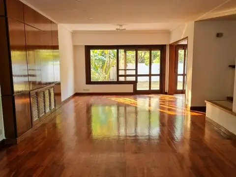 Casa en Alquiler en Martinez Vias / Libertador, USD 3.590
