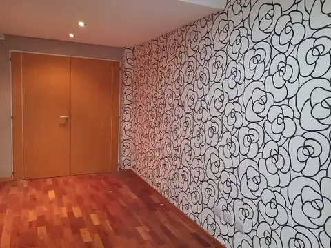 Oficina en Alquiler con 2 cocheras