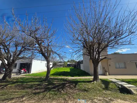 SE VENDE LOTE EN BARRIO OBLIGADO