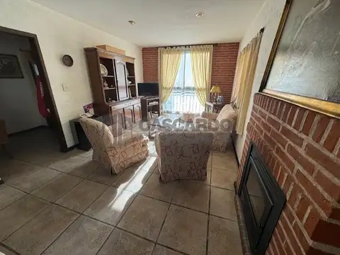 Casa de 4 ambientes con piscina en Barrio El Lauquen Club de Campo