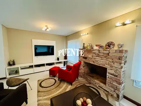 Casa 5 ambientes con 3 baños