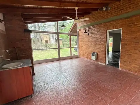 Casa 4 ambientes con 2 baños