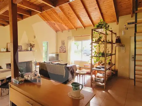 Casa 4 ambientes con 2 baños