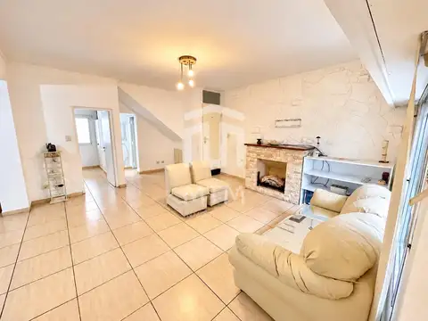 Casa 5 ambientes con 2 baños