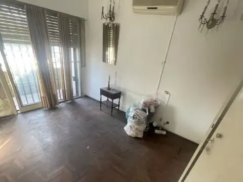Avellaneda 2629 - Casa en Zona Comercial a la Venta