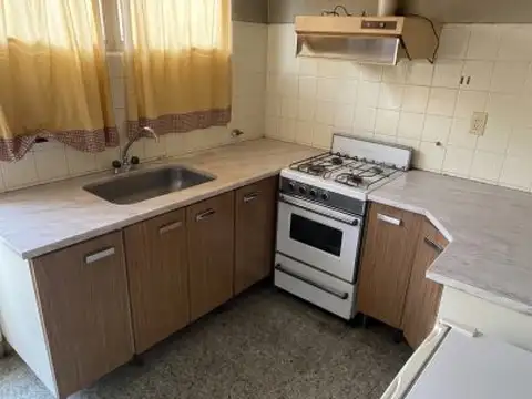 Avellaneda 2629 - Casa en Zona Comercial a la Venta
