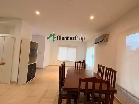 Casa en Alquiler con 3 cocheras