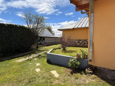 Casa en Alquiler con 1 cochera