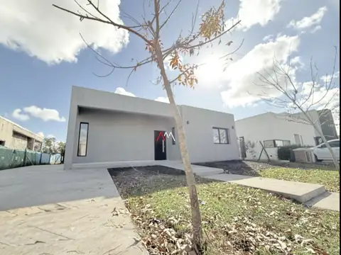 Casa en Venta en Pilar del Este - Santa Lucia, USD 195.000
