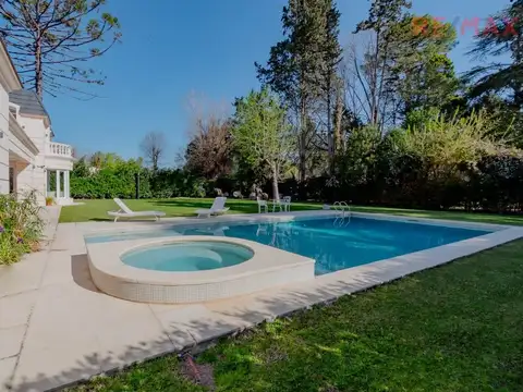 Casa 6 ambientes con 7 baños