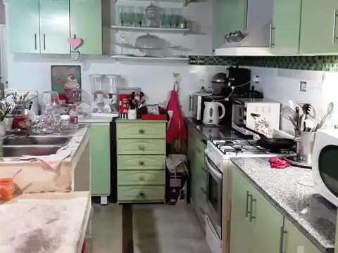 Casa 5 ambientes con 2 baños