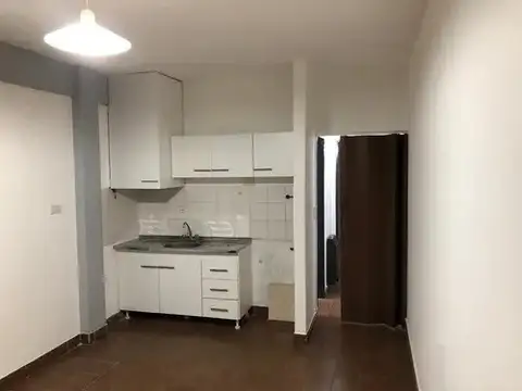 DEPARTAMENTO DE 2 AMBIENTES EN PRIMER PISO POR ESCALERA EN VENTA - MORON SUR