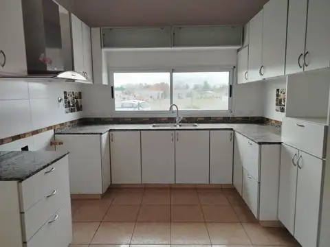 Casa en Alquiler en Carlos Spegazzini, $ 900.000