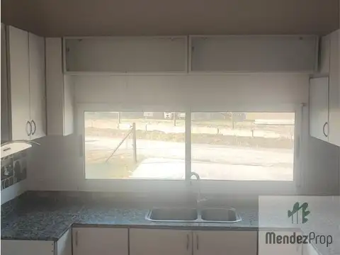 Casa 6 ambientes con 2 baños