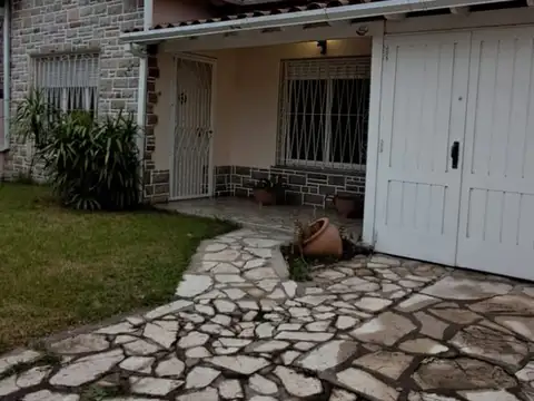 CASA 5 AMBIENTES+ LOTE 436 M2+ DPTO.