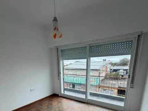 DEPARTAMENTO 4 AMB CON COCHERA, PATIO YTERRAZA EN ALQUILER