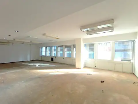 Oficina en Alquiler con 1 cochera