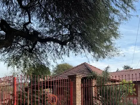 Casa en Venta 3 dormitorios + departamento, Santa Rita, Villa Carlos Paz