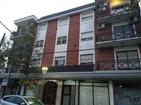 Departamento de 3 ambientes a la venta.