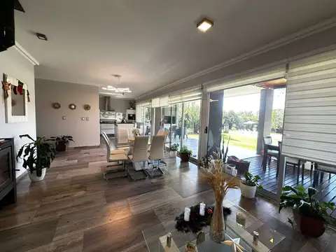 Casa 6 ambientes con 2 baños