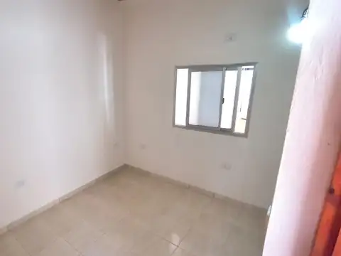Departamento en Alquiler en Villa Elvira, $ 400.000
