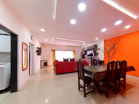 Depto Tipo Casa 4 ambientes con 2 baños